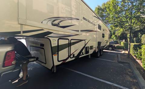 Fifth wheel RV service at customer location