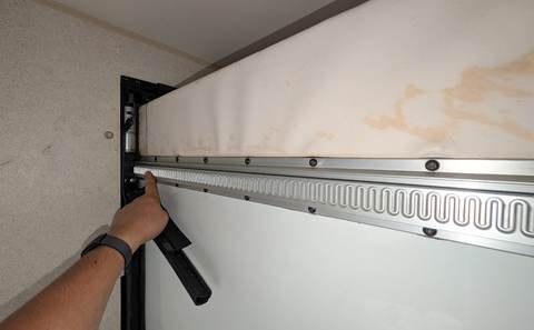 RV slide-out rack and pinion mechanism