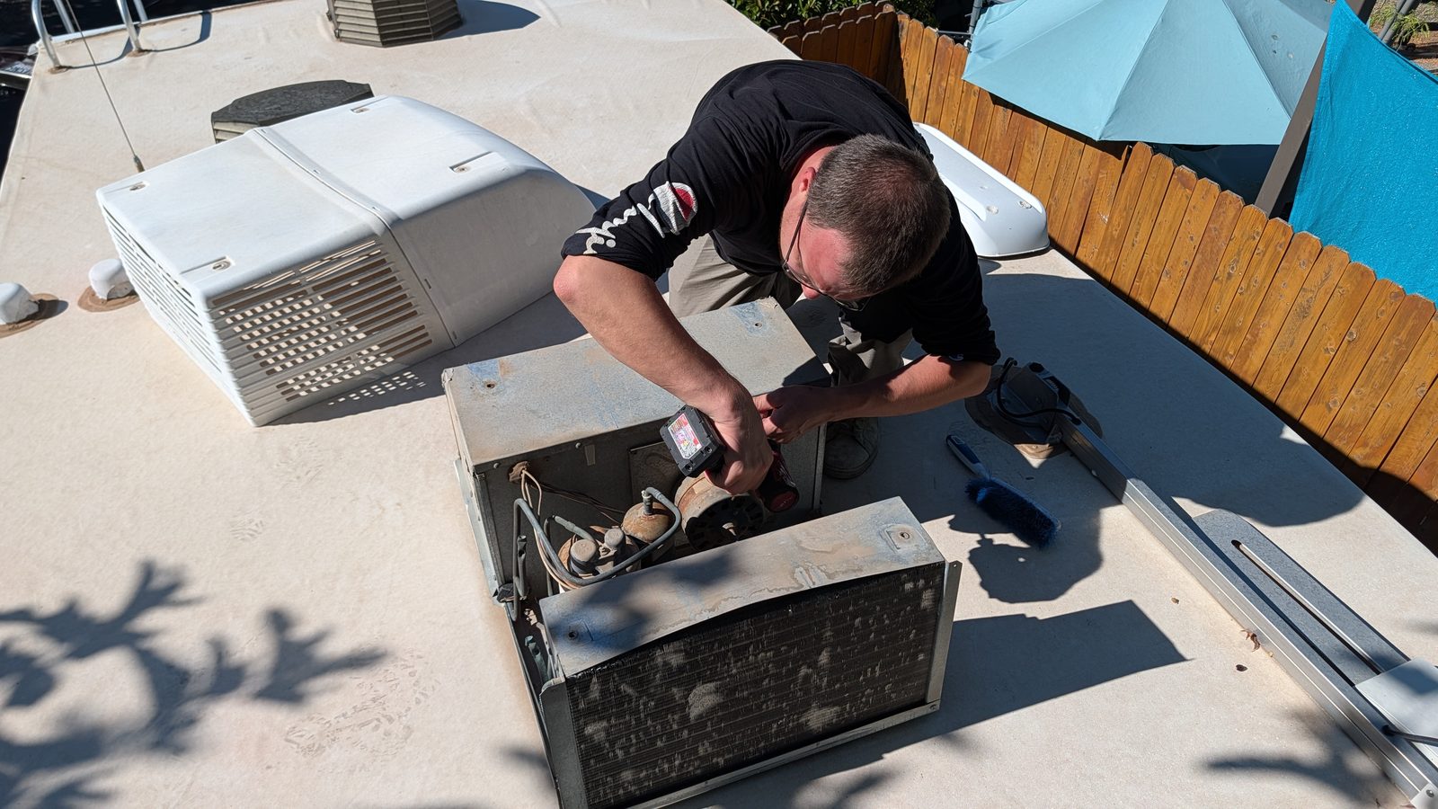 RV rooftop AC unit repair